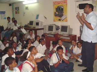 edwin y estudiantes manuela beltran